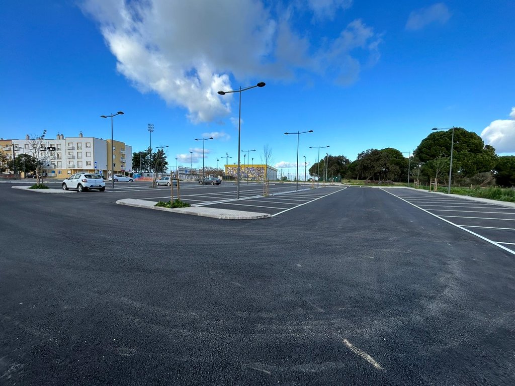 Novo estacionamento automóvel junto ao Parque Desportivo Municipal já está funcionamento