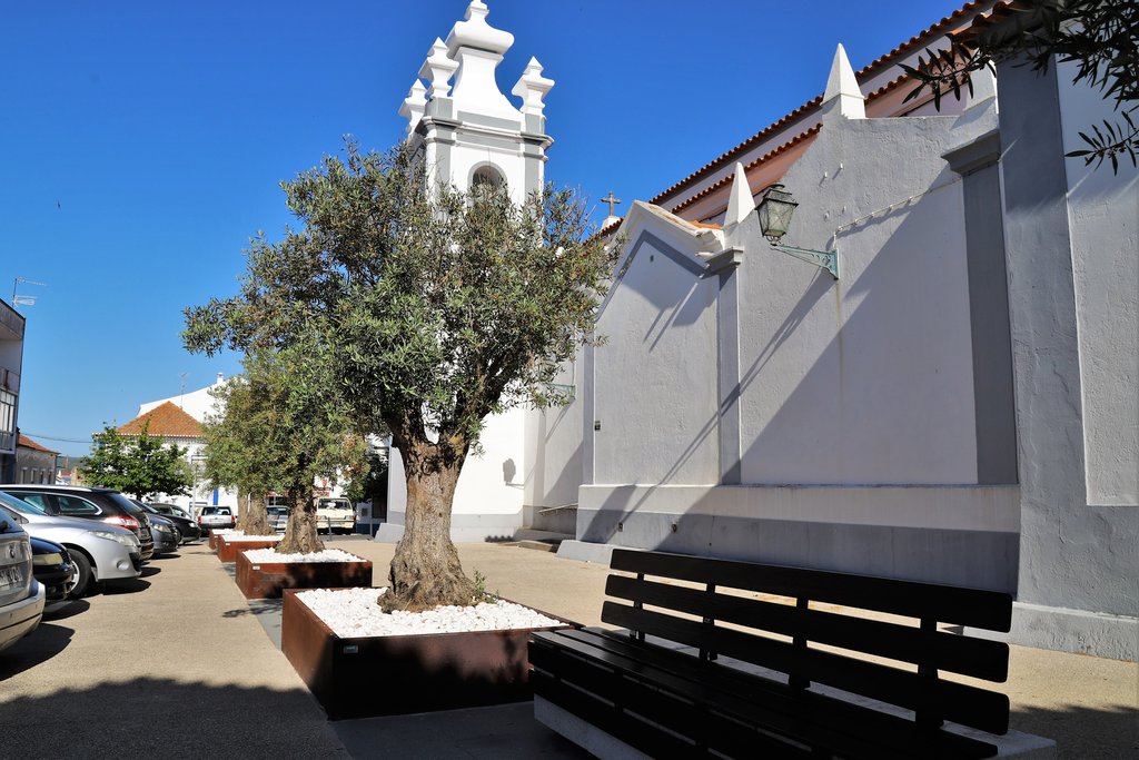 Câmara Municipal requalifica Praça da Igreja Matriz