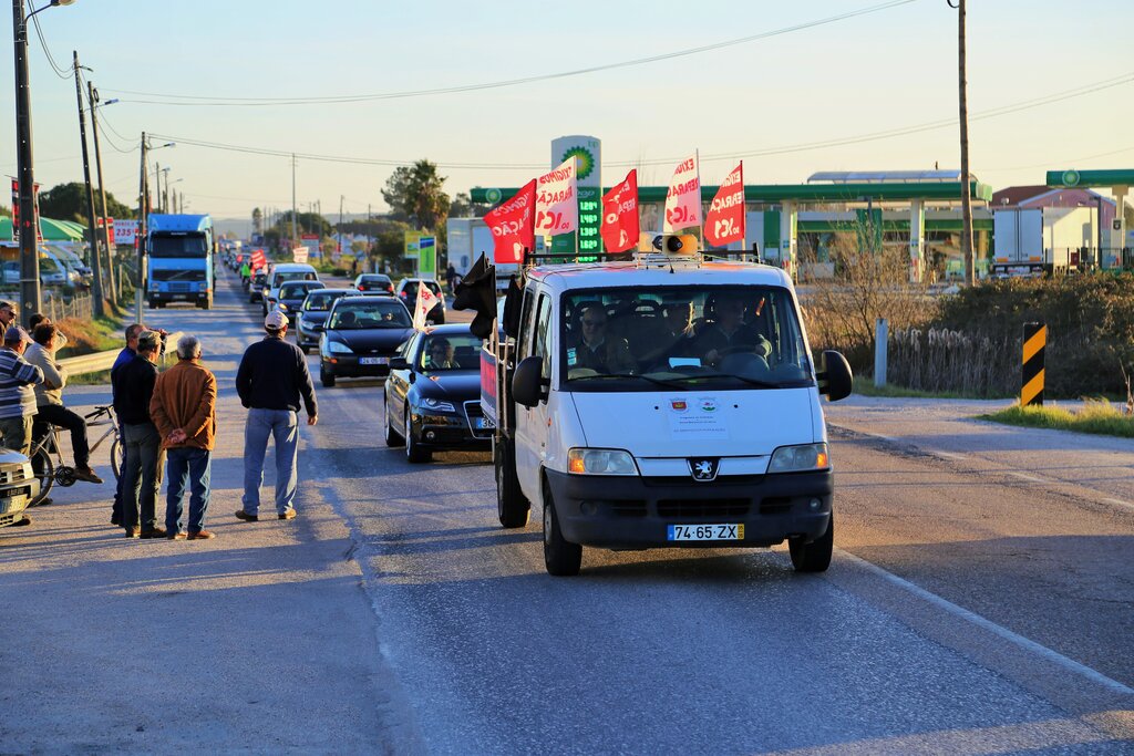 Marcha Lenta Automóvel no IC1 junta Centenas de Automobilistas 