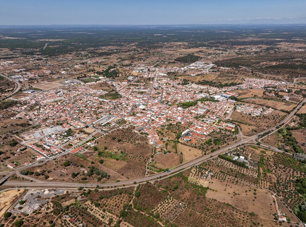 Redução do número de empreendimentos, das áreas de construção e do número de camas turísticas no ...